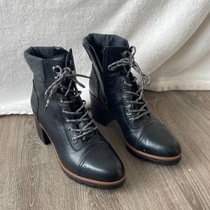 Size 9.5. Leather heeled booty